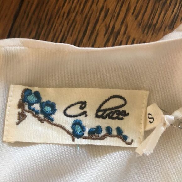 C. Luce Cream Sleeveless Sheath Dress - Picture 5 of 11